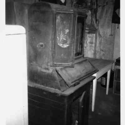 Photograph of the interior of the Brattain-Hadley house, Springfield, 1994-1998