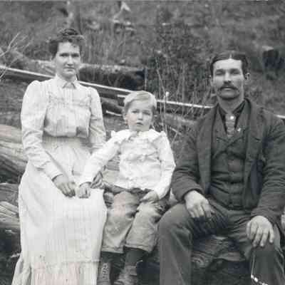 Photograph of Thomas, Jennie, and Vernon Rathbun, Saginaw, circa 1900
