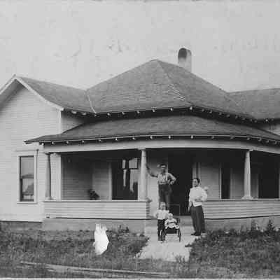 Photograph of Mr. & Mrs. Guy E. Noble and sons, Springfield, Oregon 1910