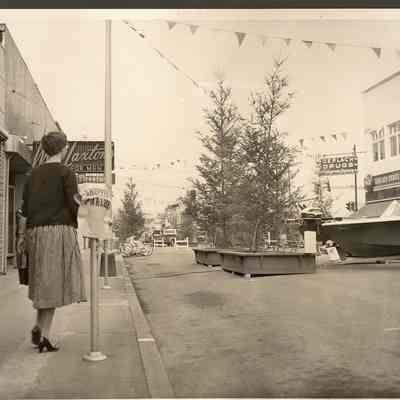Photograph of unknown woman at Shoppers Paradise event, Springfield, Oregon, 1957.