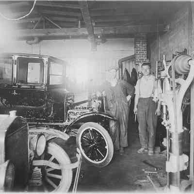 Photograph of Anderson Wing Garage, Springfield, Oregon, circa 1924