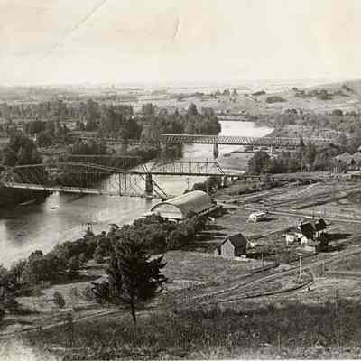 Photograph of three bridges over Willamette and the skating rink, Springfield, Oregon, 1914.