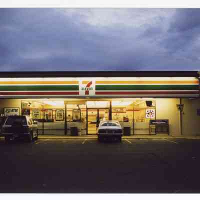 Photograph of the convenience store "7-Eleven", Springfield, 1998