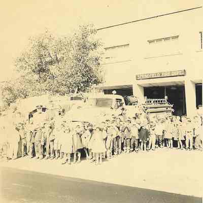 Photograph of school children visiting fire department, Springfield, Oregon, date unknown