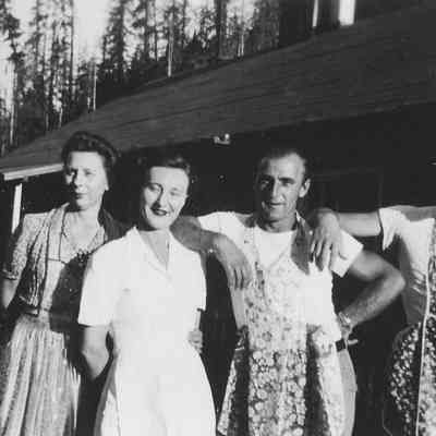 Roseboro Lumber cook house, Hazle, Billie, Kenneth, and Paul