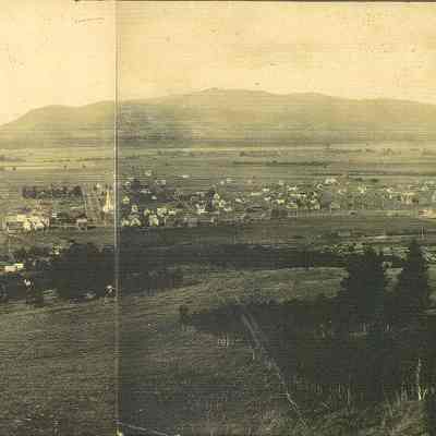 Photograph of an overview of Springfield looking northwest, Springfield, Oregon, circa 1902-1908