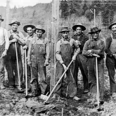 Photograph of nine unknown hop field workers