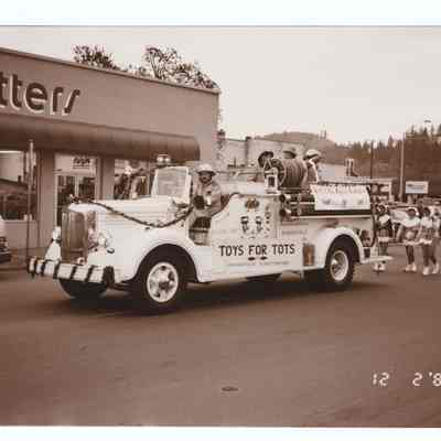 Photograph of the 1989 Christmas Parade, Springfield