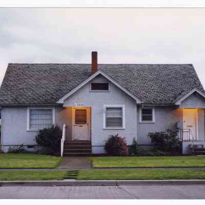 Photograph of a house, 1369 B St, Springfield, Oregon, 1998
