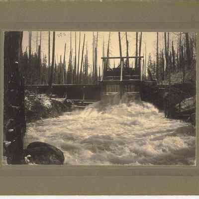 Photograph of Booth-Kelly Splash-Dam N. 2, near Wendling, Oregon, 1902