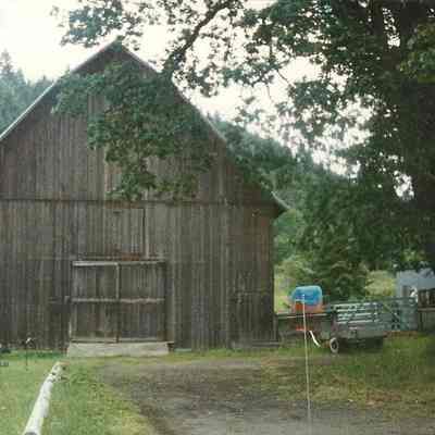 Photograph of the August Vitus Barn, South 57th Street, Springfield, Oregon, 1990