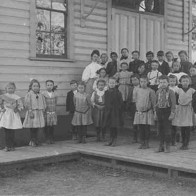 Photograph of Mill Street school students standing on boardwalk, Springfield, Oregon, 1908.