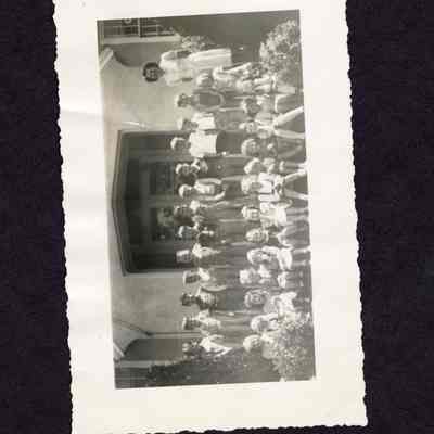 Photograph of unknown 1st grade class, Undated