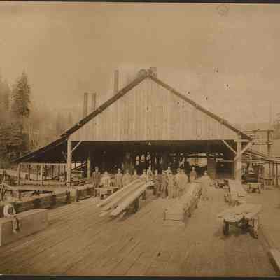 Photograph of sixteen unknown people at a mill, Alca, Oregon, circa early 1900
