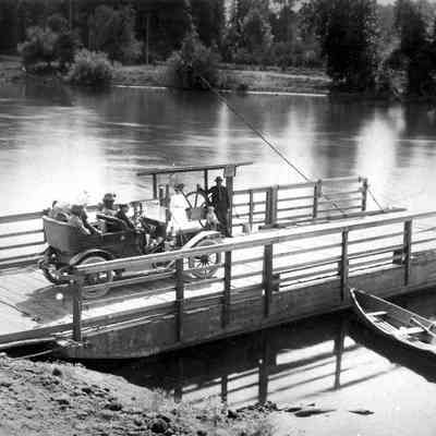 Photograph of the Deadmond Ferry, Springfield, Oregon, 1914