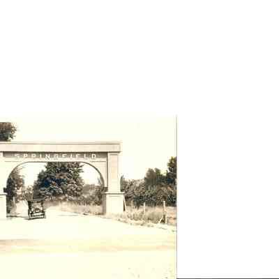 Postcard, photograph of Springfield Arch from Pacific Highway