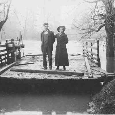 Photograph of two people on the Deadmond Ferry, Springfield, Oregon, 1913