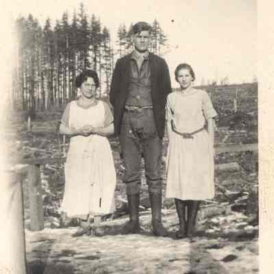 Photograph of Mrs. Reynolds, William Warden, and Blanche Wells