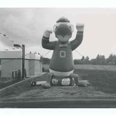 Photograph of University of Oregon mascotte inflatable, 1988