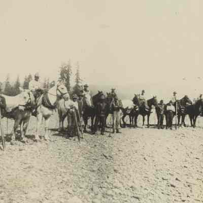 Photograph of River Drive Crew, McKenzie River, Oregon, 1905