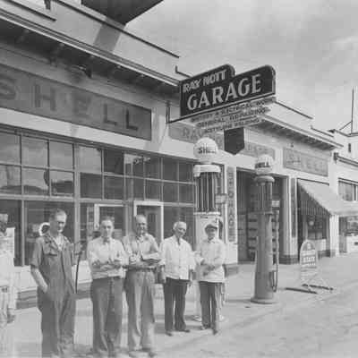 Photograph of Ray Nott Garage and Shell Gas Station, Springfield, Oregon, circa 1937