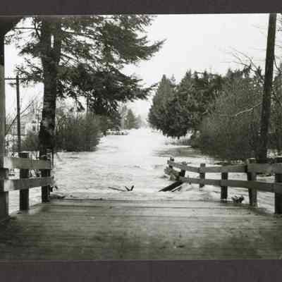 Flood 1945, bridge washed out