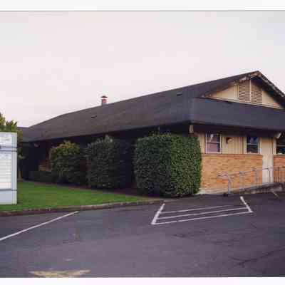 Photograph of "Springfield Medical Clinic", Springfield, Oregon, 1998