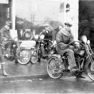 Photograph of Bill Davis Sr., Friends and Harley Davidsons