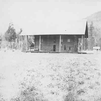 Photograph of Log Cabin Inn on McKenzie Highway, 1907