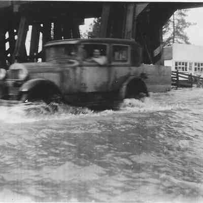 Photograph of the 1927 Glenwood Flood, Springfield, Oregon