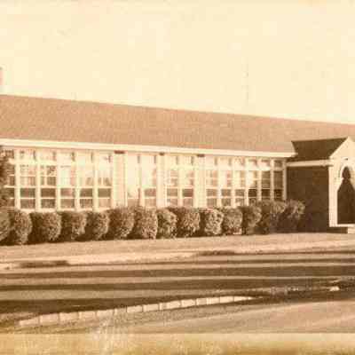 Photograph of Mt. Vernon Elementary School, Springfield, Oregon, date unknown.