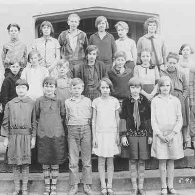 Photograph of Brattain School fifth and sixth grade class, Springfield, Oregon, 1927