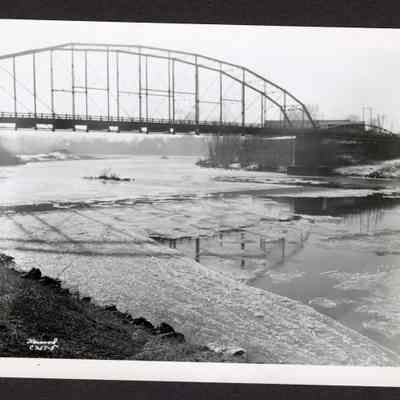 Photograph of Ice in Willamette at Ferry St. Bridge. January 12, 1949.