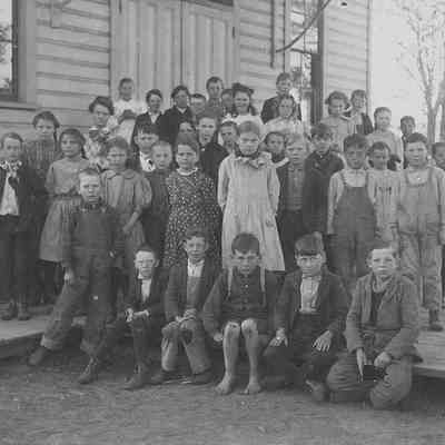 Photograph of Mill Street School students, Springfield, Oregon, 1908