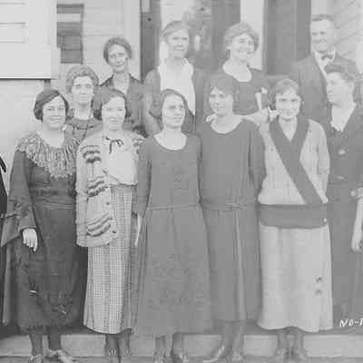 Photograph of Springfield teachers includes Elizabeth Page and Opal Roberts, Springfield, Oregon, 1922.