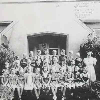 Photograph of Grade 3 class of Mrs. Frances Myer, 1941
