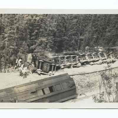 Photograph of the Cruzatte train accident, Cascade Line near Oakridge, undated