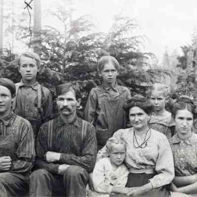 Photograph of the Rathbun Family of Saginaw, undated