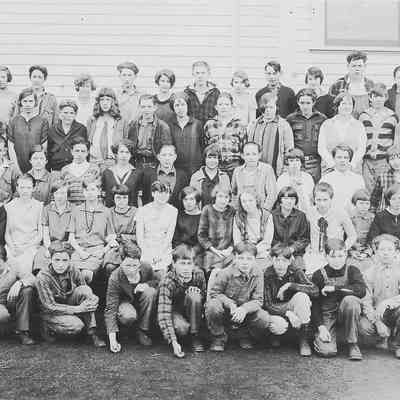 Photograph of Lincoln School seventh and eighth grades, Springfield, Oregon, 1926-1927.