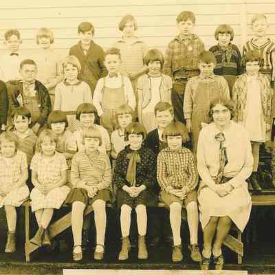 Photograph of elementary students with teacher Opal Roberts, Springfield, Oregon, date unknown.