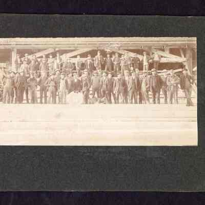 Photograph of Booth-Kelly Mill employees, 1907
