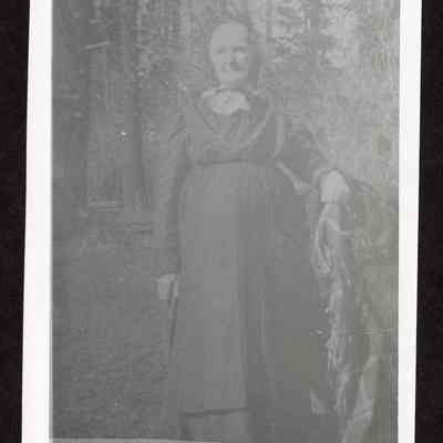 Photograph of Mrs. Putman Hoffman, Cedar Flat, Oregon, 1896