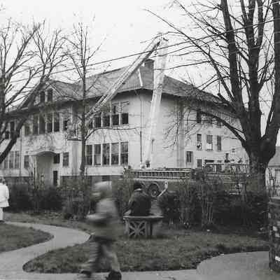 Photograph of the Lincoln School before burned down, Date unknown