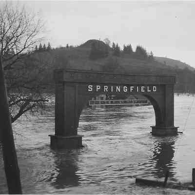 Photograph of the Springfield Arch during the 1927 flood, Springfield, Oregon