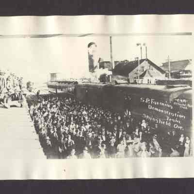 Photograph of S.P. Farming Demonstration Train. Approximate date, 1909.