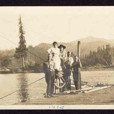Postcard, People around Ferry Wheel, Willamette River, 1914