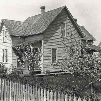 Photograph of Zack Mountjoy House, Harrisburg, Oregon, 1910