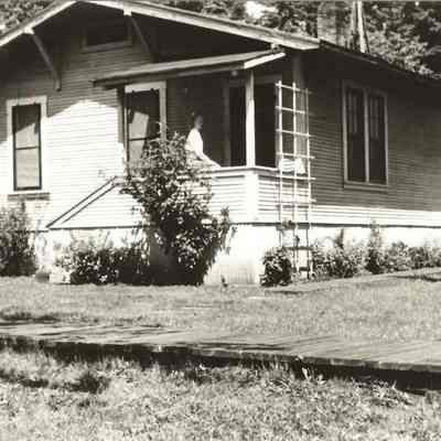 Photograph of the home of Eileen Pollard on C Row in Wendling, Oregon