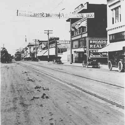 Photograph of Main Street and Streetcar, Springfield, Oregon