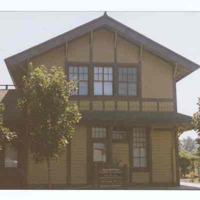 Photograph of the Springfield Chamber of Commerce building, former Train Depot, circa 1992